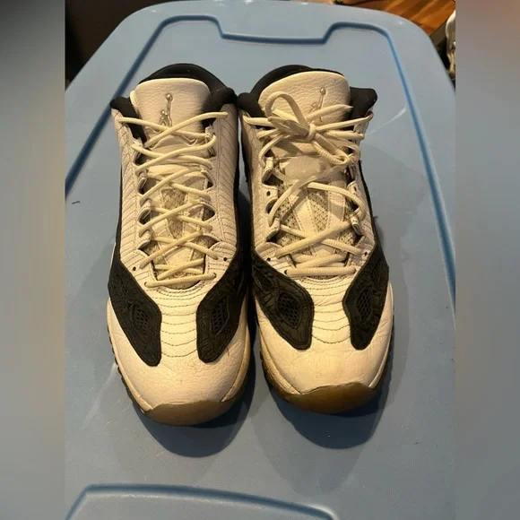 Air Jordan 11 Retro Low IE White/Black 2011 - Picture 1 of 6